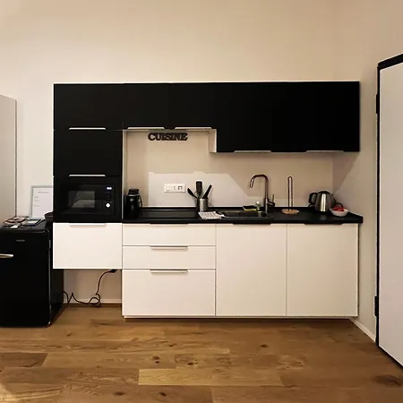 Giano Host - Pellicceria Apartman